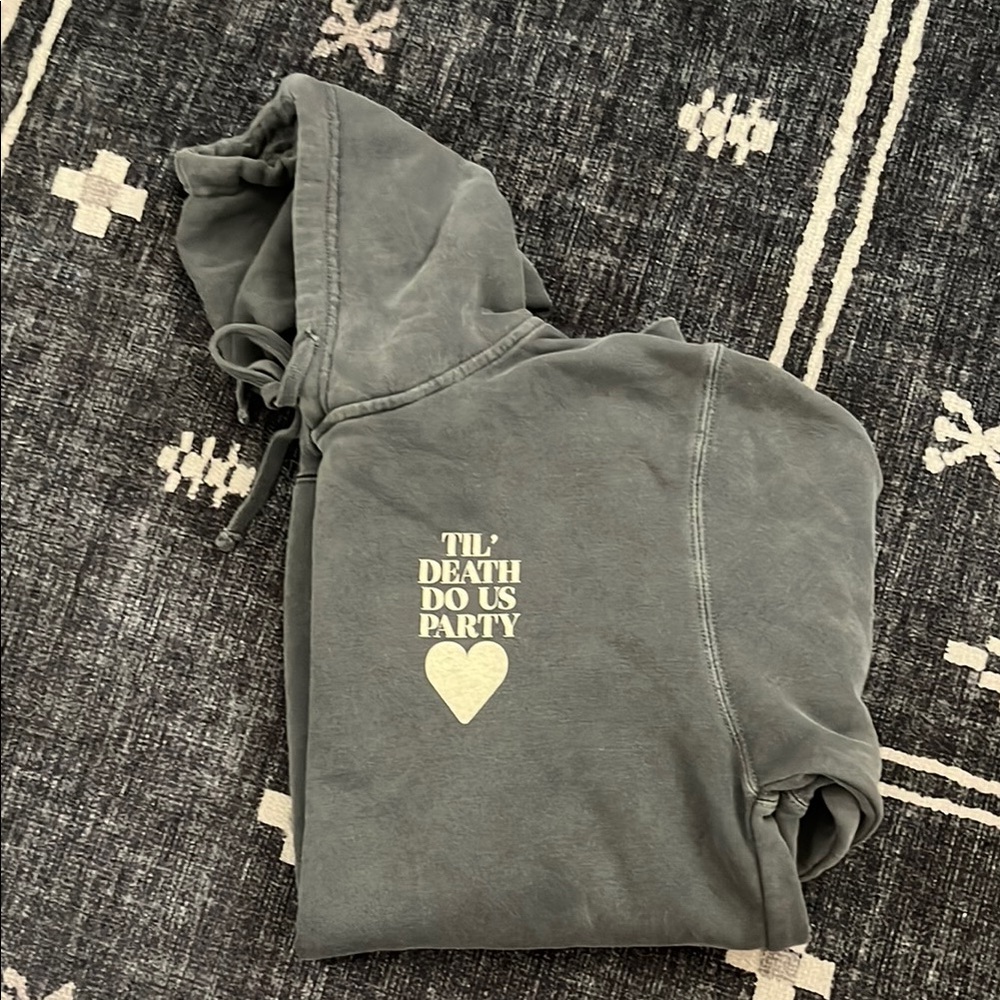 Love Always Wins Graphic Sweatshirt